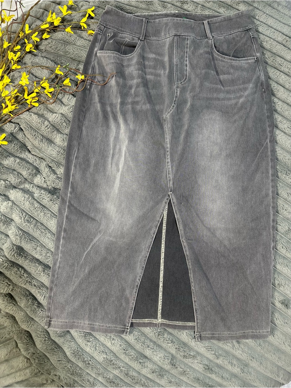 HALARA Charcoal Gray Denim Pencil Skirt with Front Slit